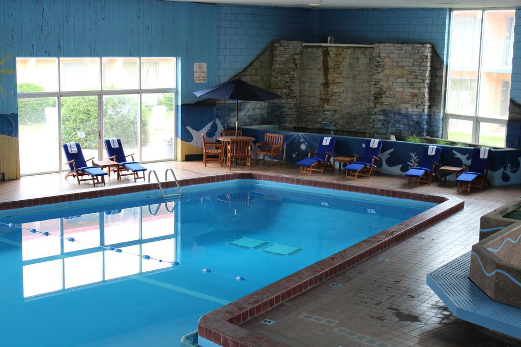 Rodeway Inn & Suites Рокфорд Екстер'єр фото