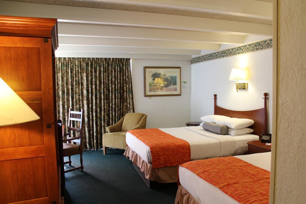 Rodeway Inn & Suites Рокфорд Екстер'єр фото