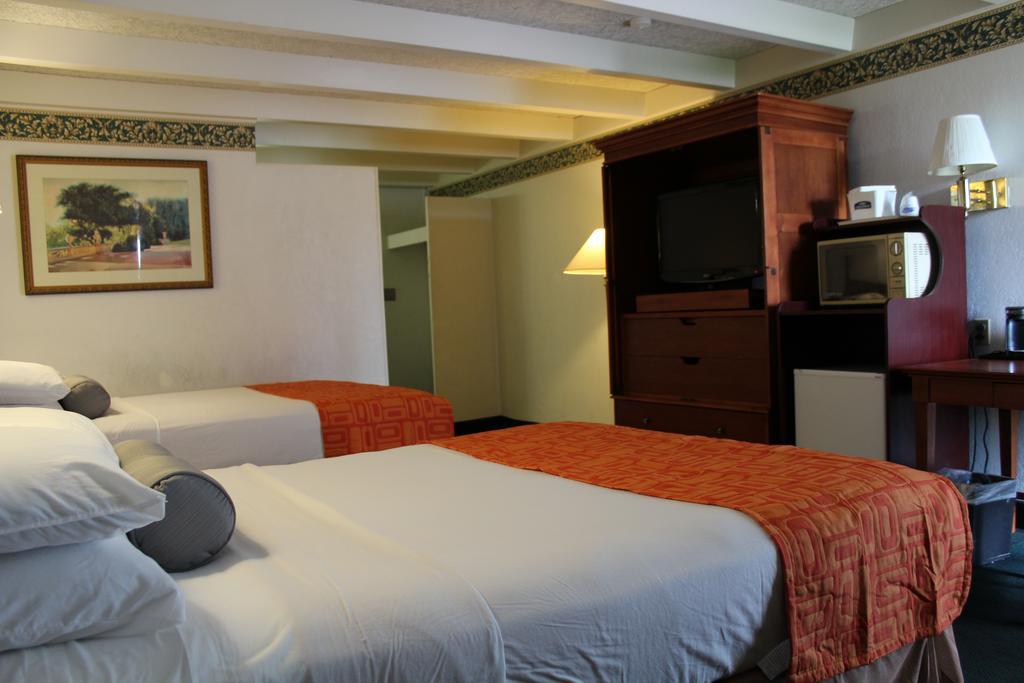 Rodeway Inn & Suites Рокфорд Екстер'єр фото