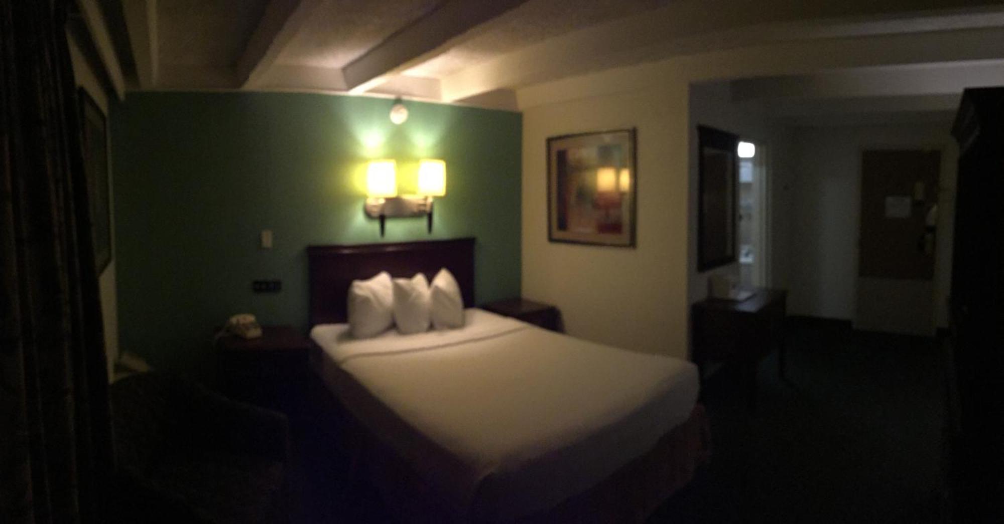 Rodeway Inn & Suites Рокфорд Екстер'єр фото
