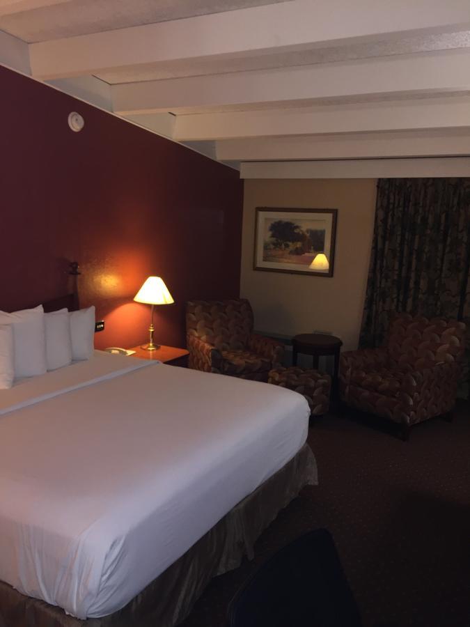 Rodeway Inn & Suites Рокфорд Екстер'єр фото
