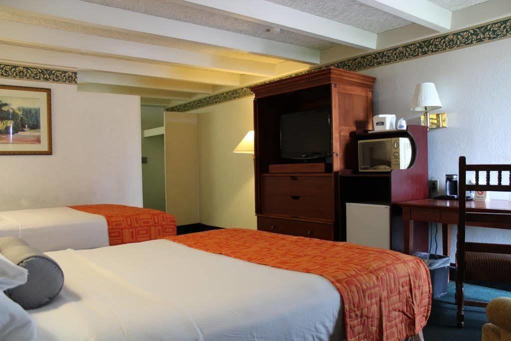 Rodeway Inn & Suites Рокфорд Екстер'єр фото