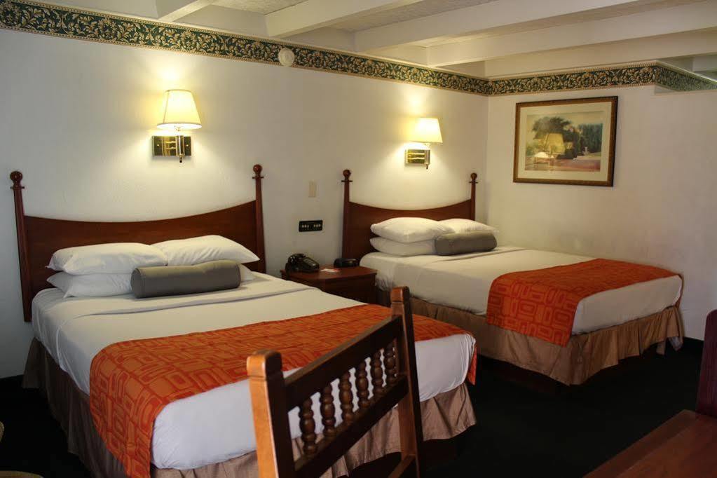 Rodeway Inn & Suites Рокфорд Екстер'єр фото