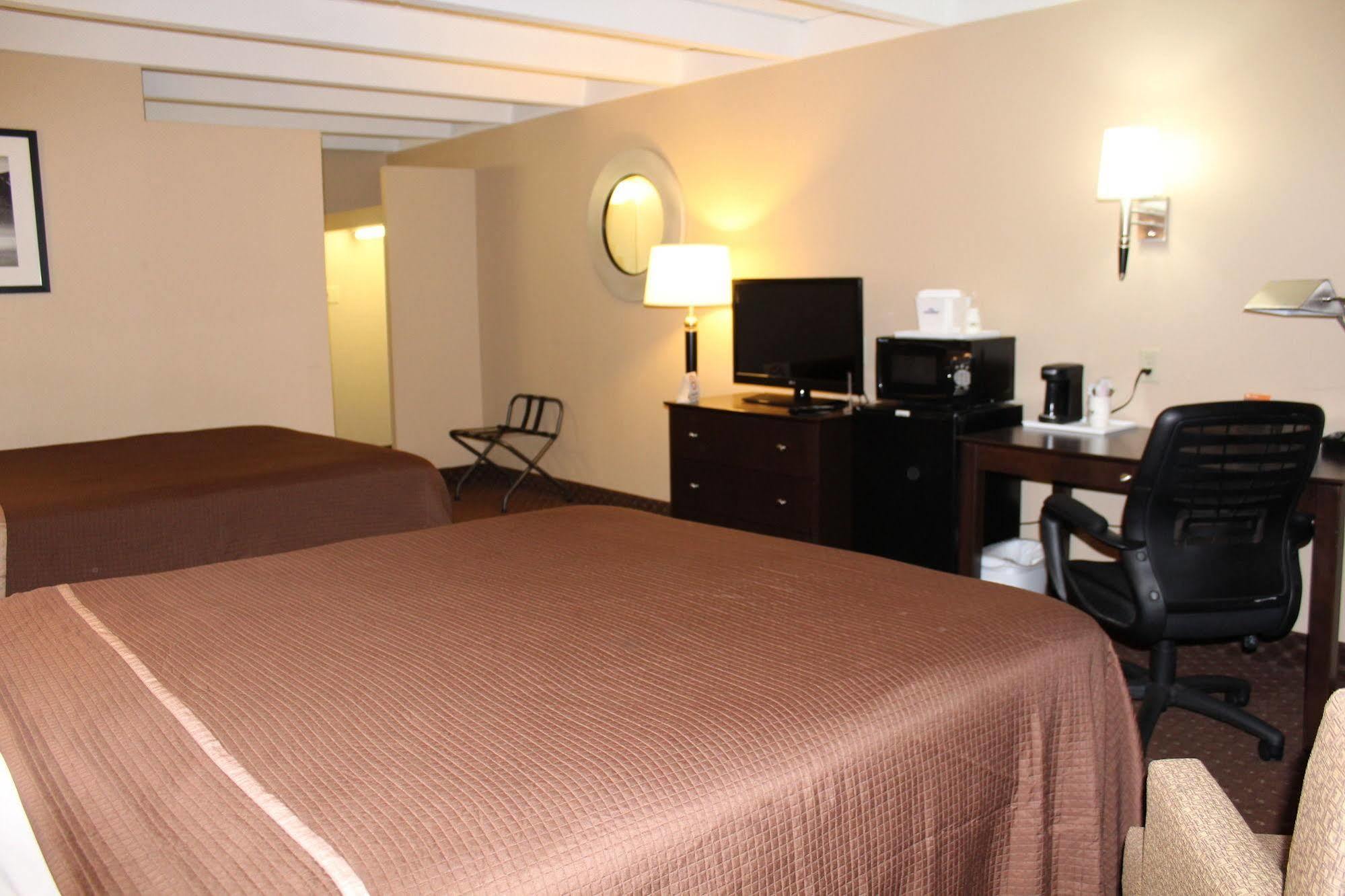 Rodeway Inn & Suites Рокфорд Екстер'єр фото