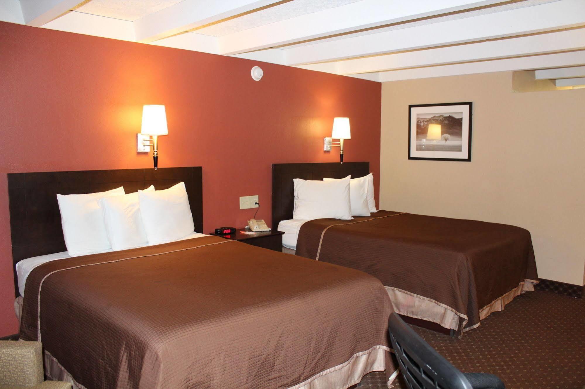 Rodeway Inn & Suites Рокфорд Екстер'єр фото