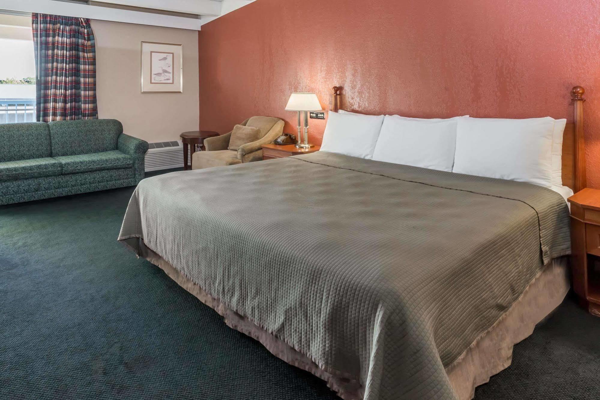 Rodeway Inn & Suites Рокфорд Екстер'єр фото
