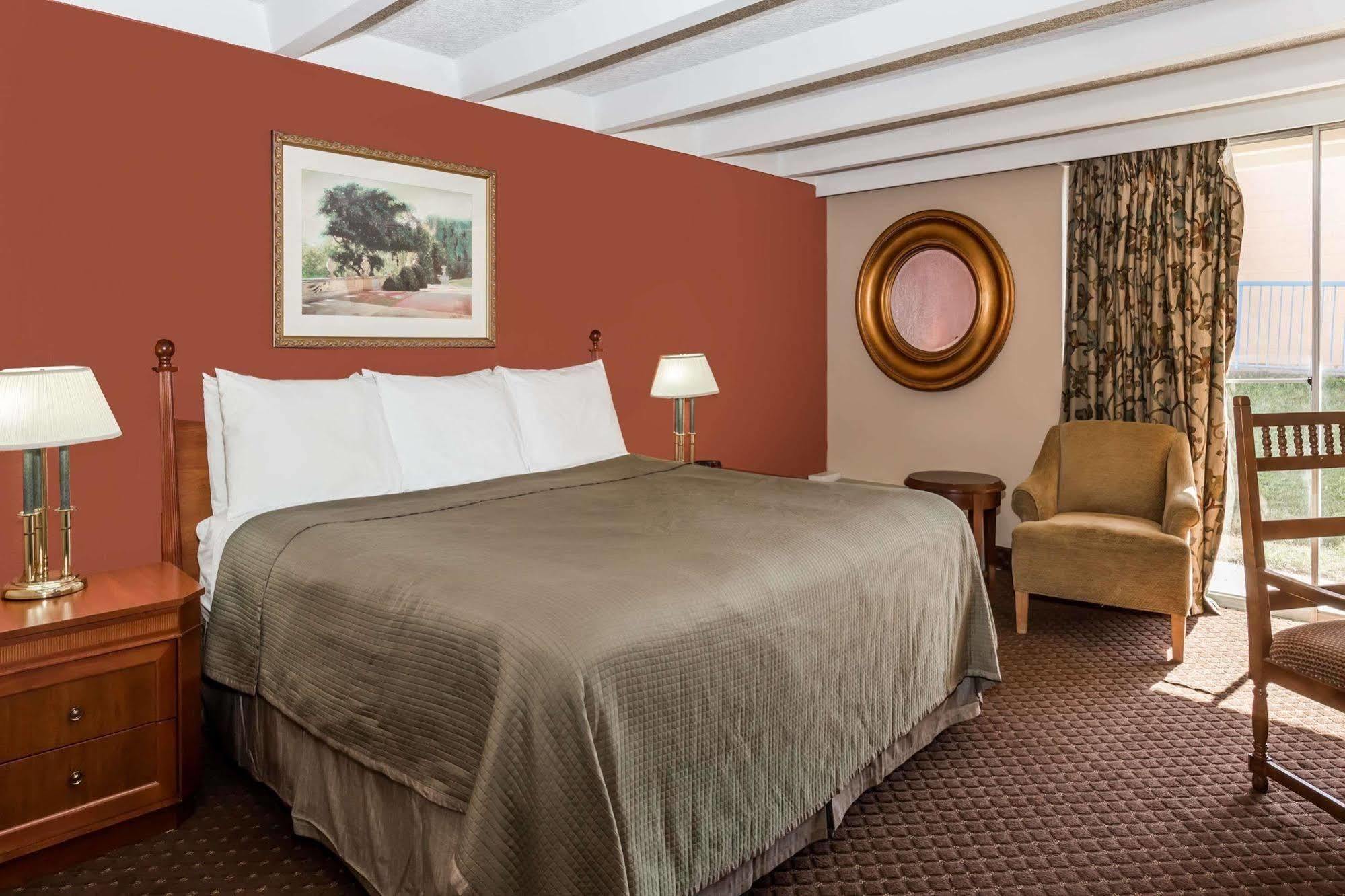 Rodeway Inn & Suites Рокфорд Екстер'єр фото