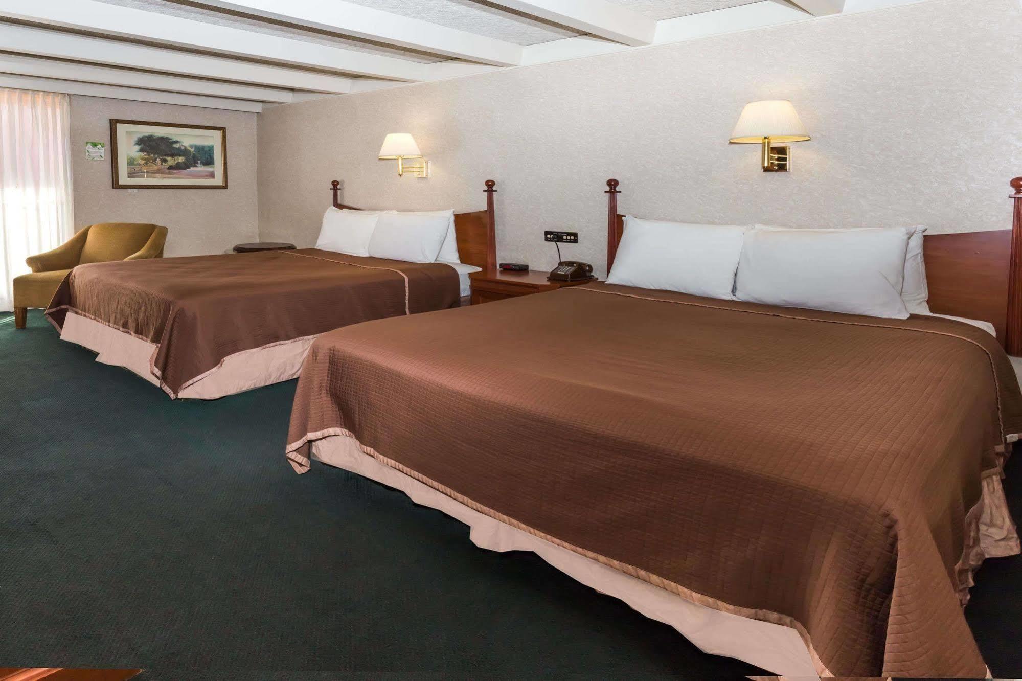 Rodeway Inn & Suites Рокфорд Екстер'єр фото